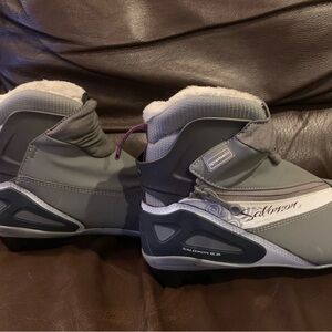 Salomon Gray and White Women’s Cross Country Boots